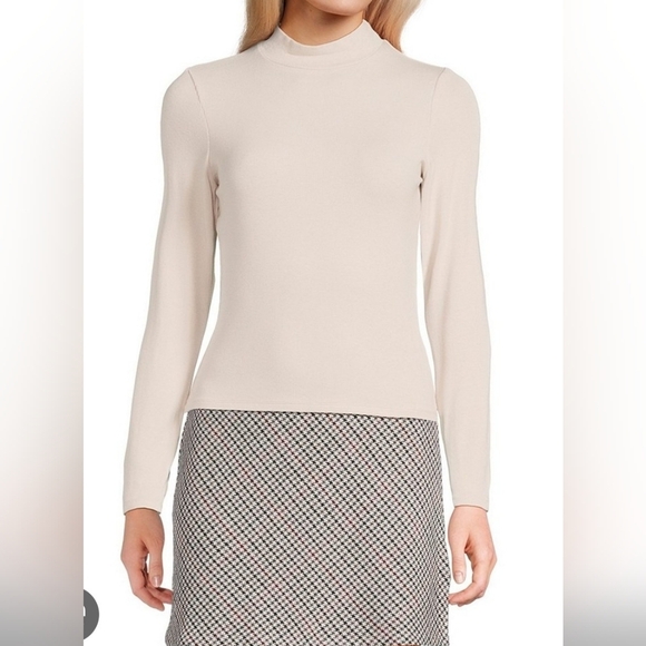 Sadie & Sage Tops - Sadie & Sage Small EUC Cream Long Sleeve Turtleneck PTP 18